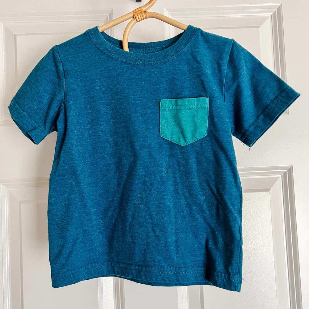 Kids Korner | pocket t-shirt | 3T